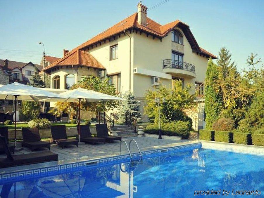 צ'יסינאו Diplomat Club Hotel מראה חיצוני תמונה