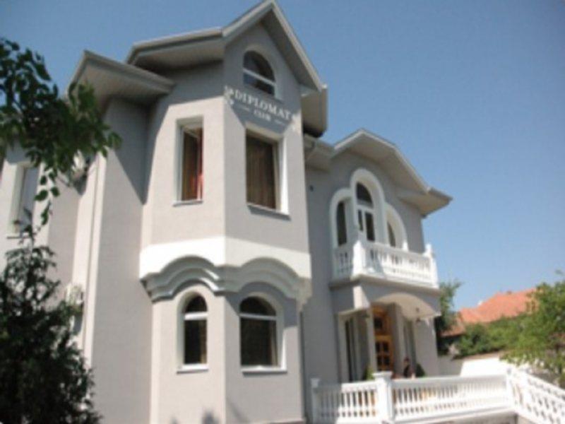 צ'יסינאו Diplomat Club Hotel מראה חיצוני תמונה