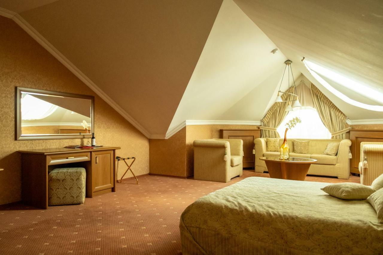 צ'יסינאו Diplomat Club Hotel מראה חיצוני תמונה