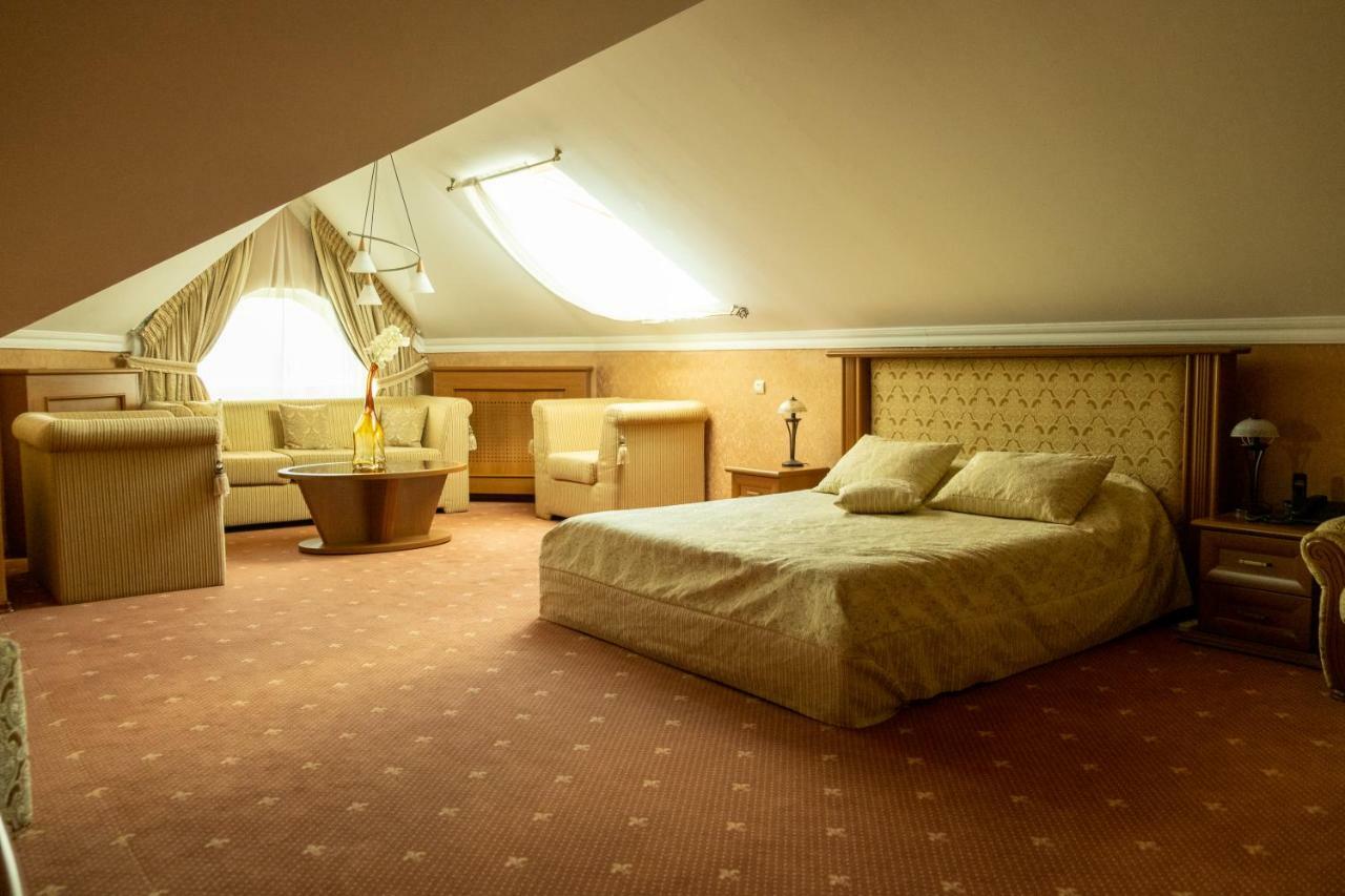 צ'יסינאו Diplomat Club Hotel מראה חיצוני תמונה