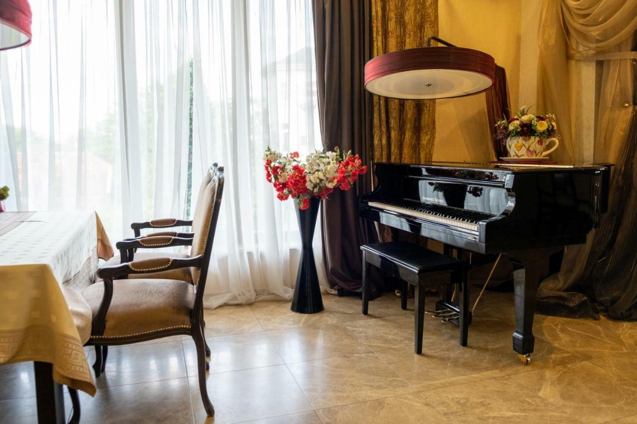 צ'יסינאו Diplomat Club Hotel מראה חיצוני תמונה