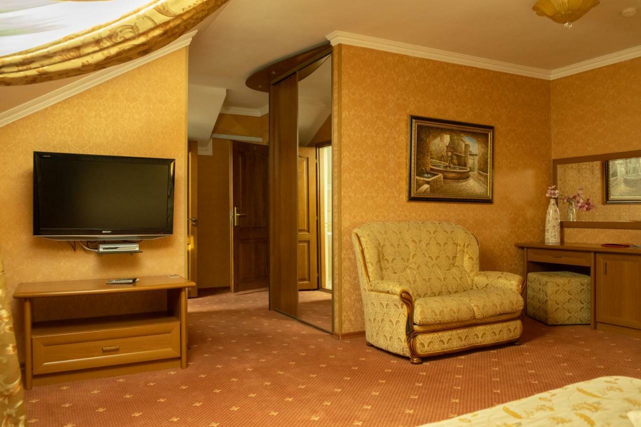צ'יסינאו Diplomat Club Hotel מראה חיצוני תמונה