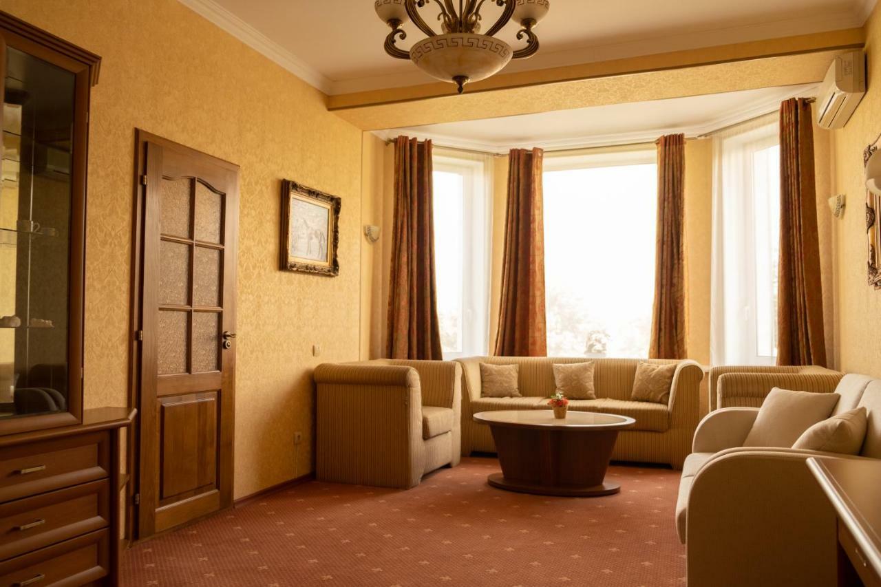 צ'יסינאו Diplomat Club Hotel מראה חיצוני תמונה