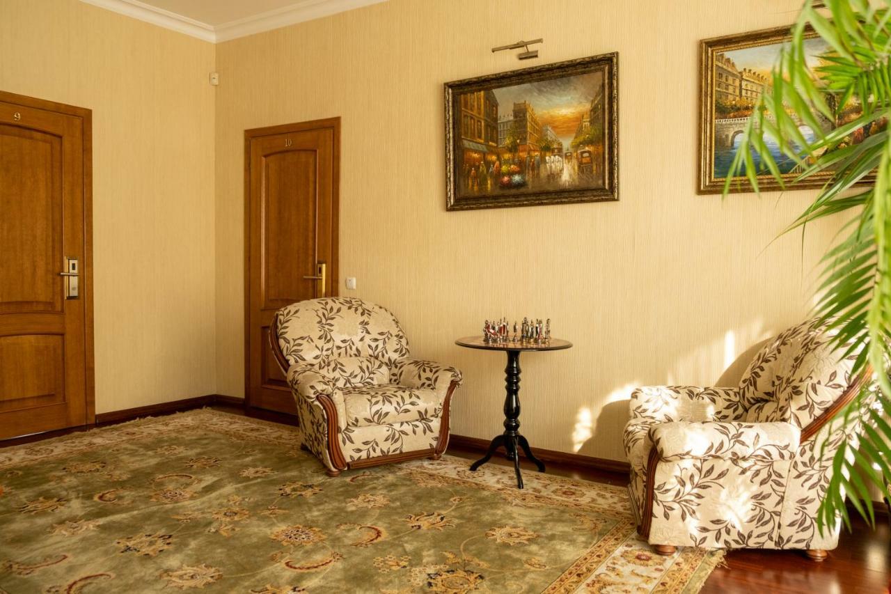 צ'יסינאו Diplomat Club Hotel מראה חיצוני תמונה