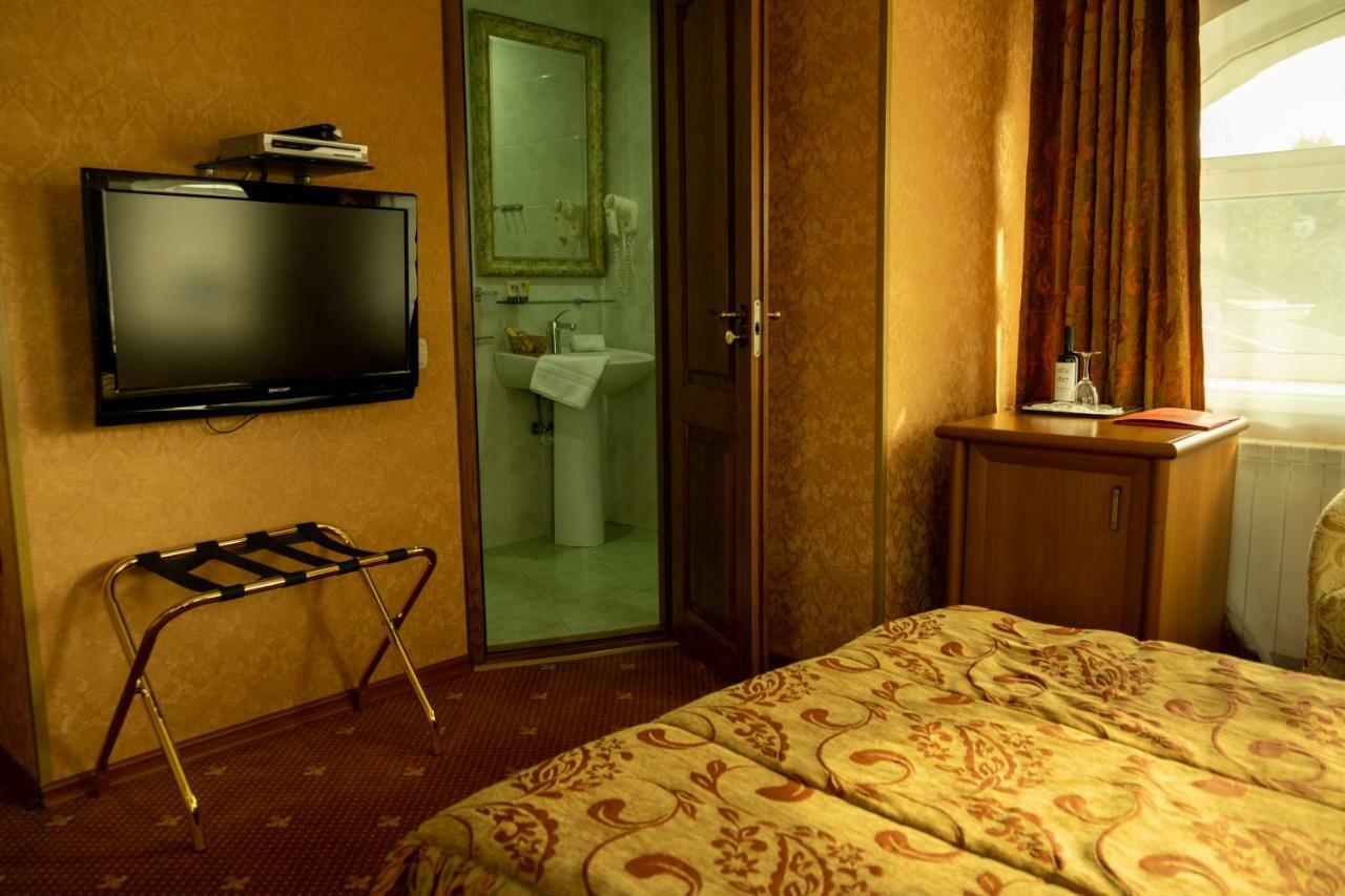 צ'יסינאו Diplomat Club Hotel מראה חיצוני תמונה