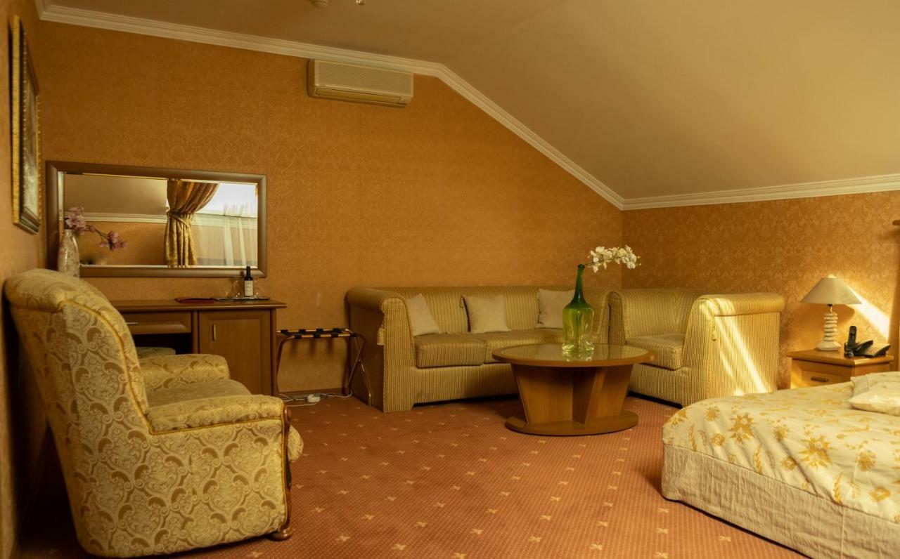 צ'יסינאו Diplomat Club Hotel מראה חיצוני תמונה