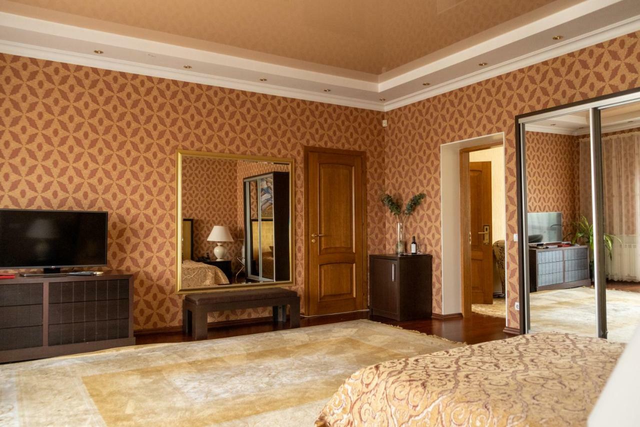 צ'יסינאו Diplomat Club Hotel מראה חיצוני תמונה