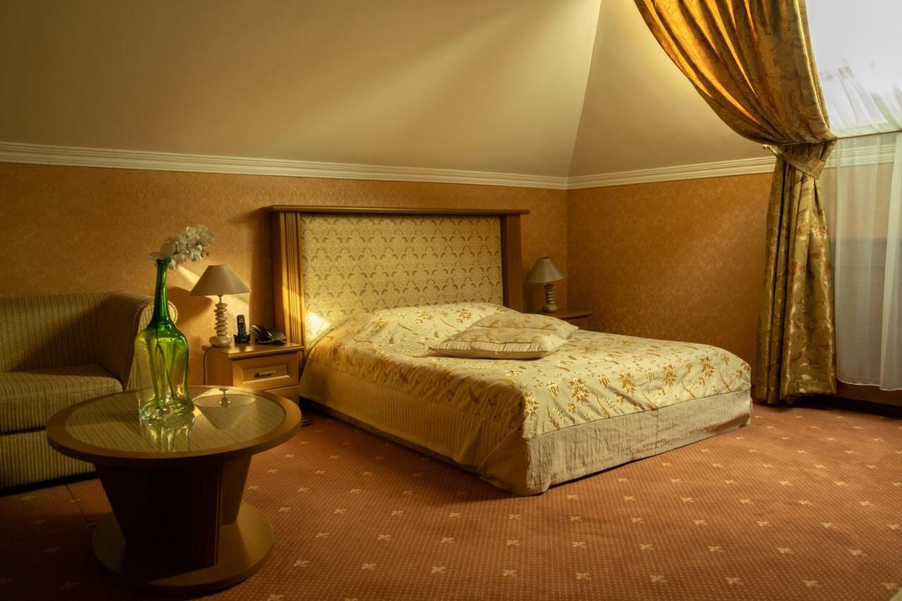 צ'יסינאו Diplomat Club Hotel מראה חיצוני תמונה