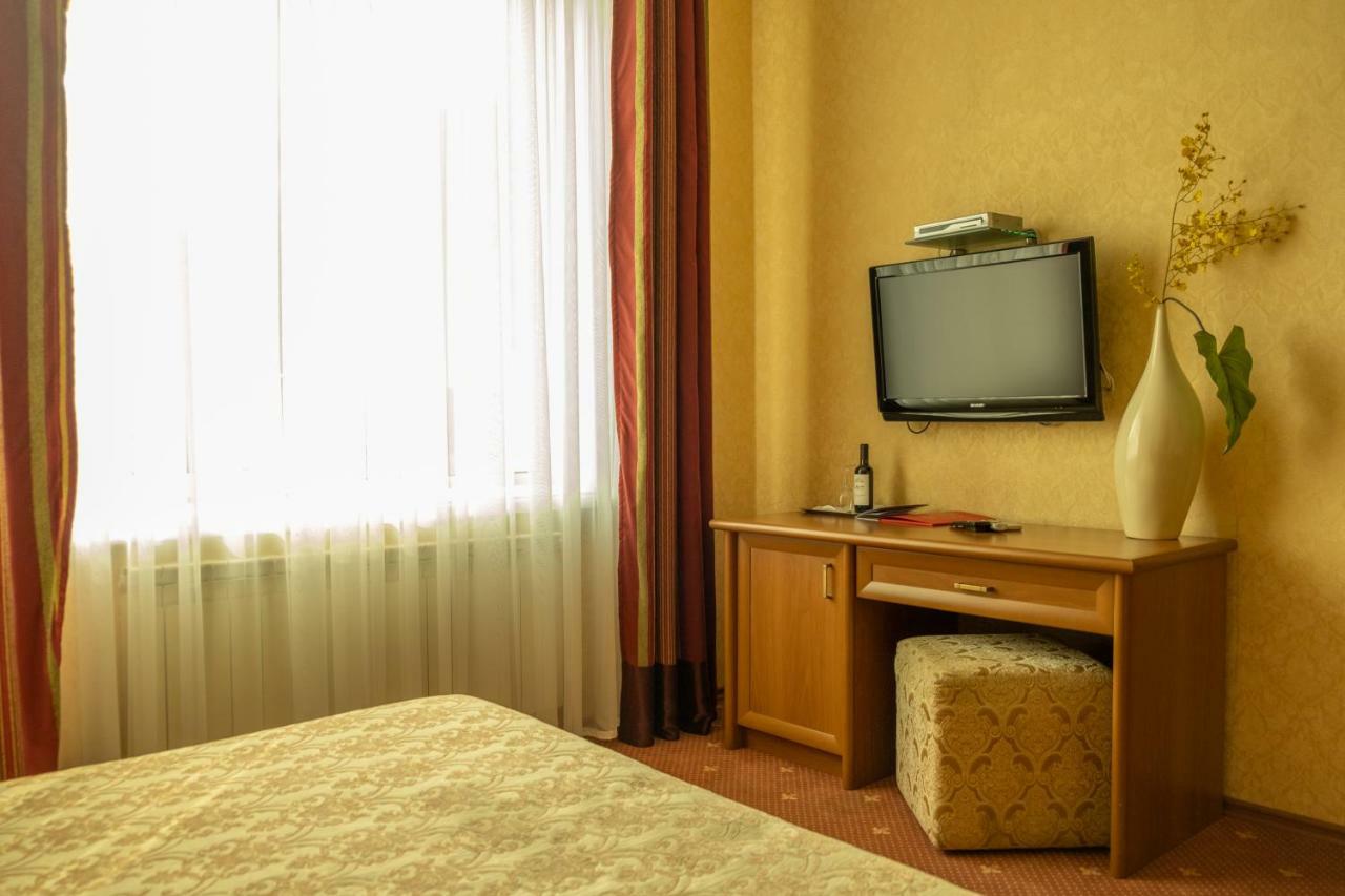 צ'יסינאו Diplomat Club Hotel מראה חיצוני תמונה
