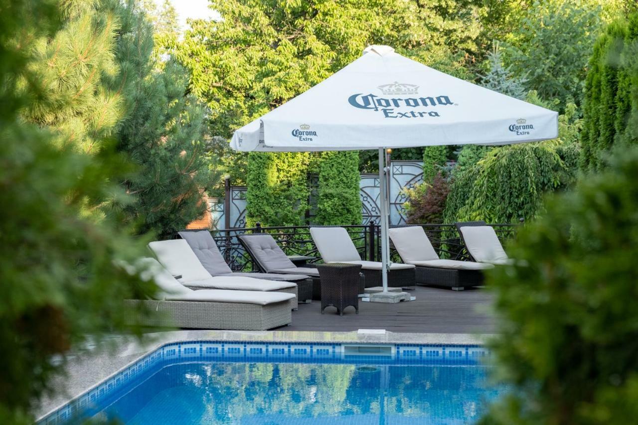 צ'יסינאו Diplomat Club Hotel מראה חיצוני תמונה